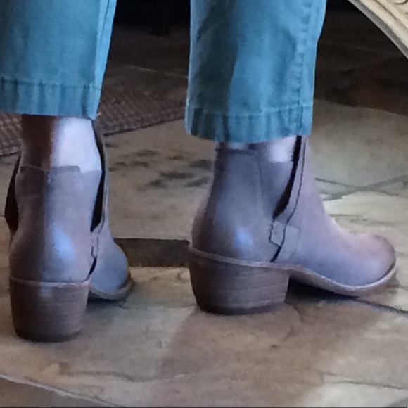 🍃💕HP NIB Dolce Vita Chelsea Leather Ankle Bootie - Picture 8 of 8