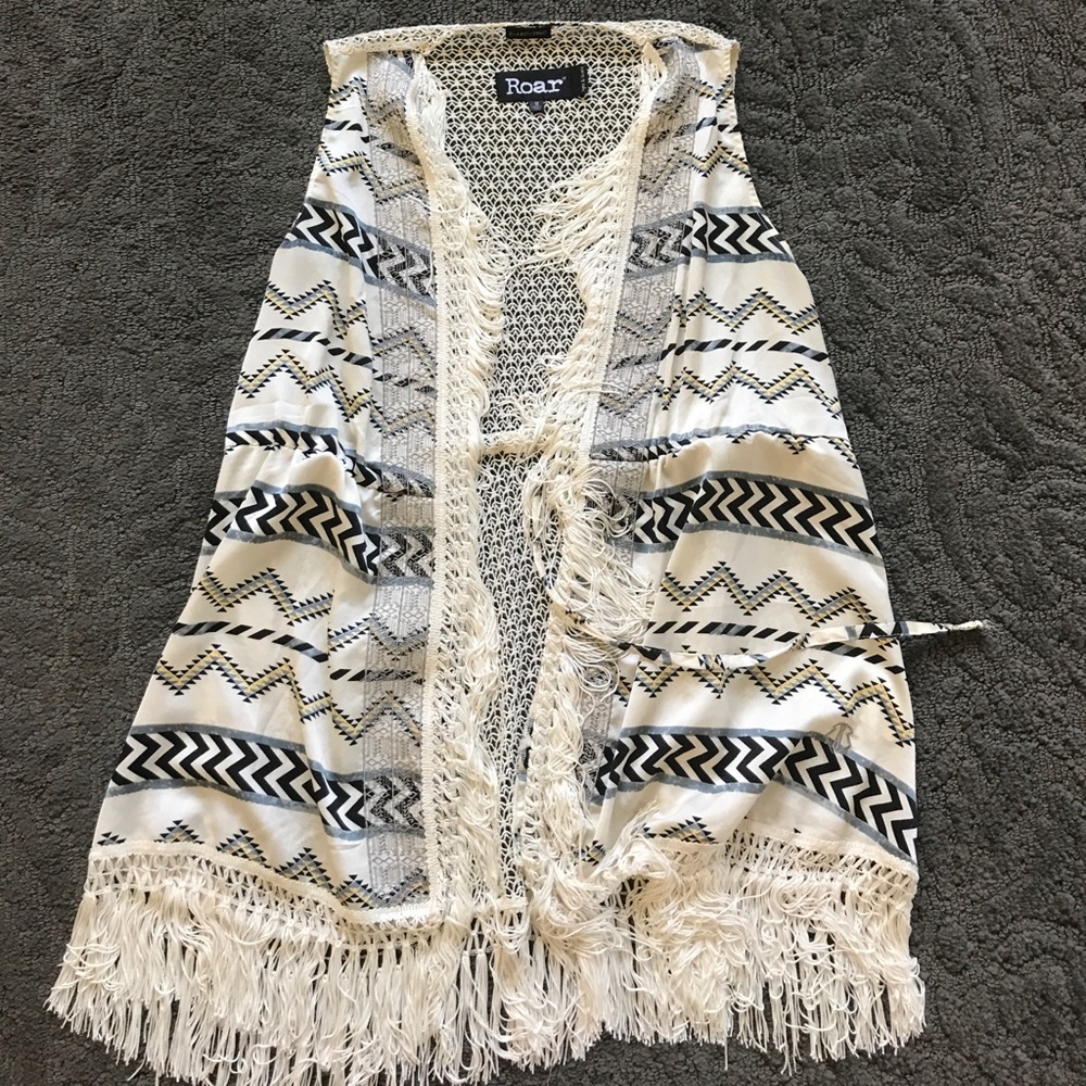 Silky fringe vest from buckle