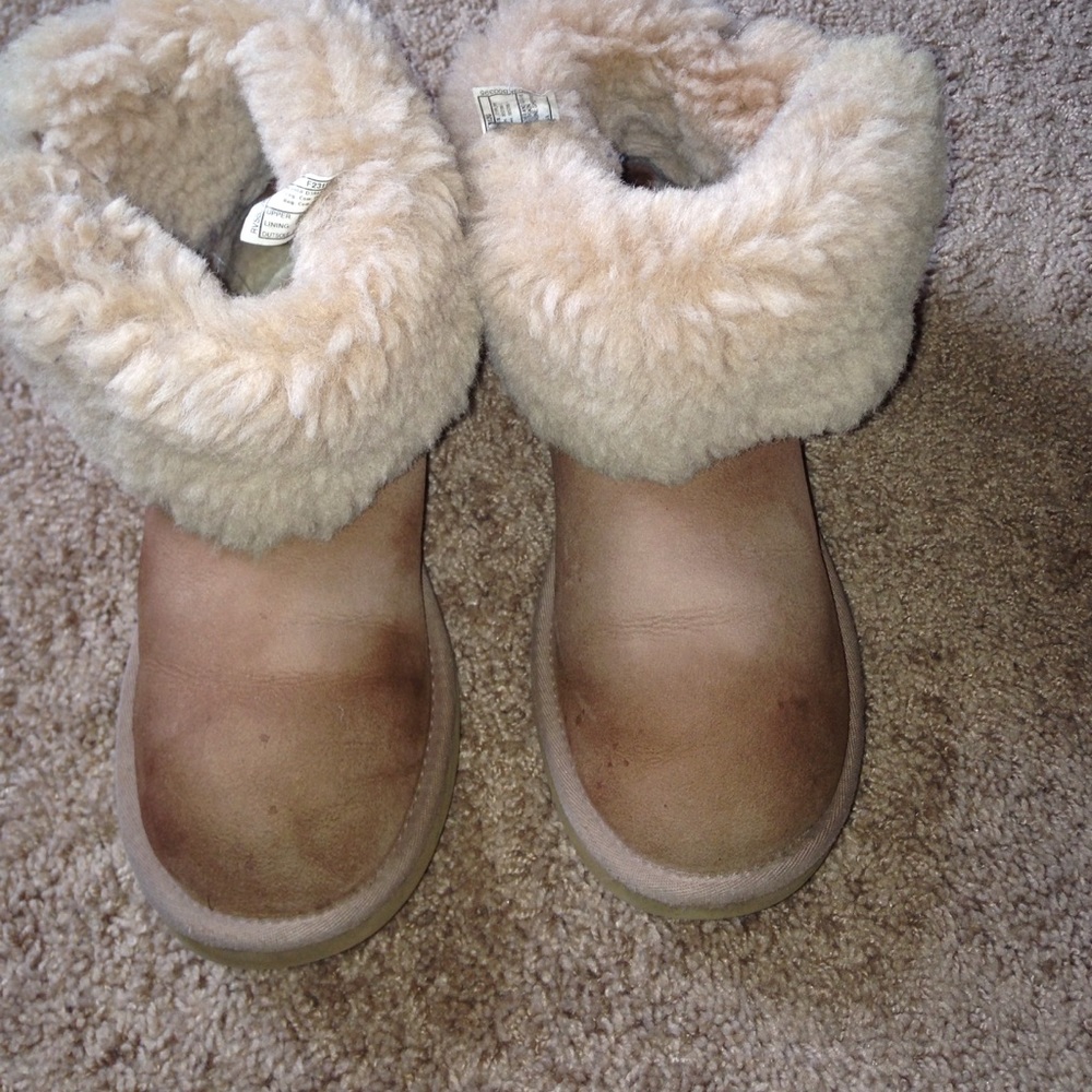 ‼️AUTHENTIC‼️Bailey Button Uggs