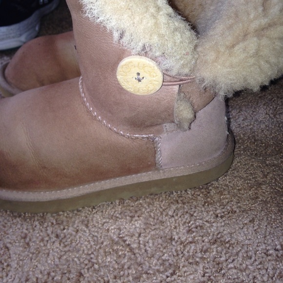 ‼️AUTHENTIC‼️Bailey Button Uggs - Picture 3 of 4