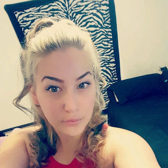 Meet your Posher, Rena - Picture 1 of 1