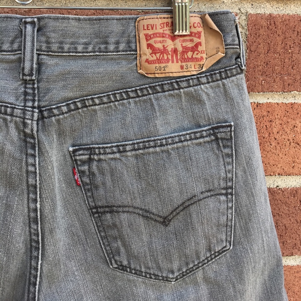 Men's Levi's 501 Cut Off Jean Shorts - Picture 5 of 5