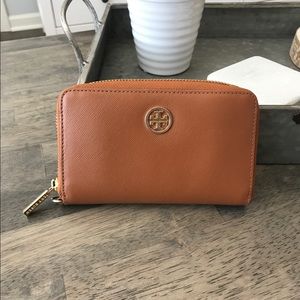 Tory Burch Robinson Small Continental Zip Wallet