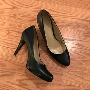 Nine West black pumps