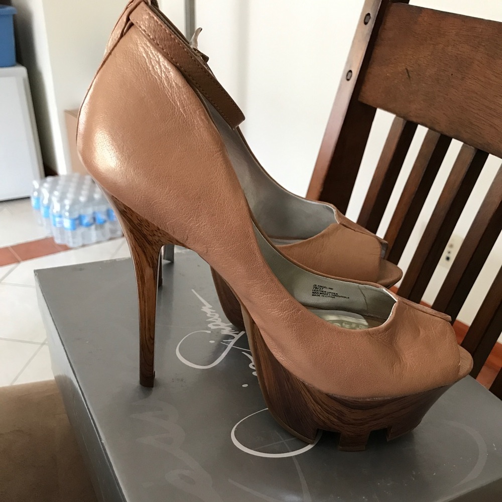 NIB Jessica Simpson high heel shoes size 7M