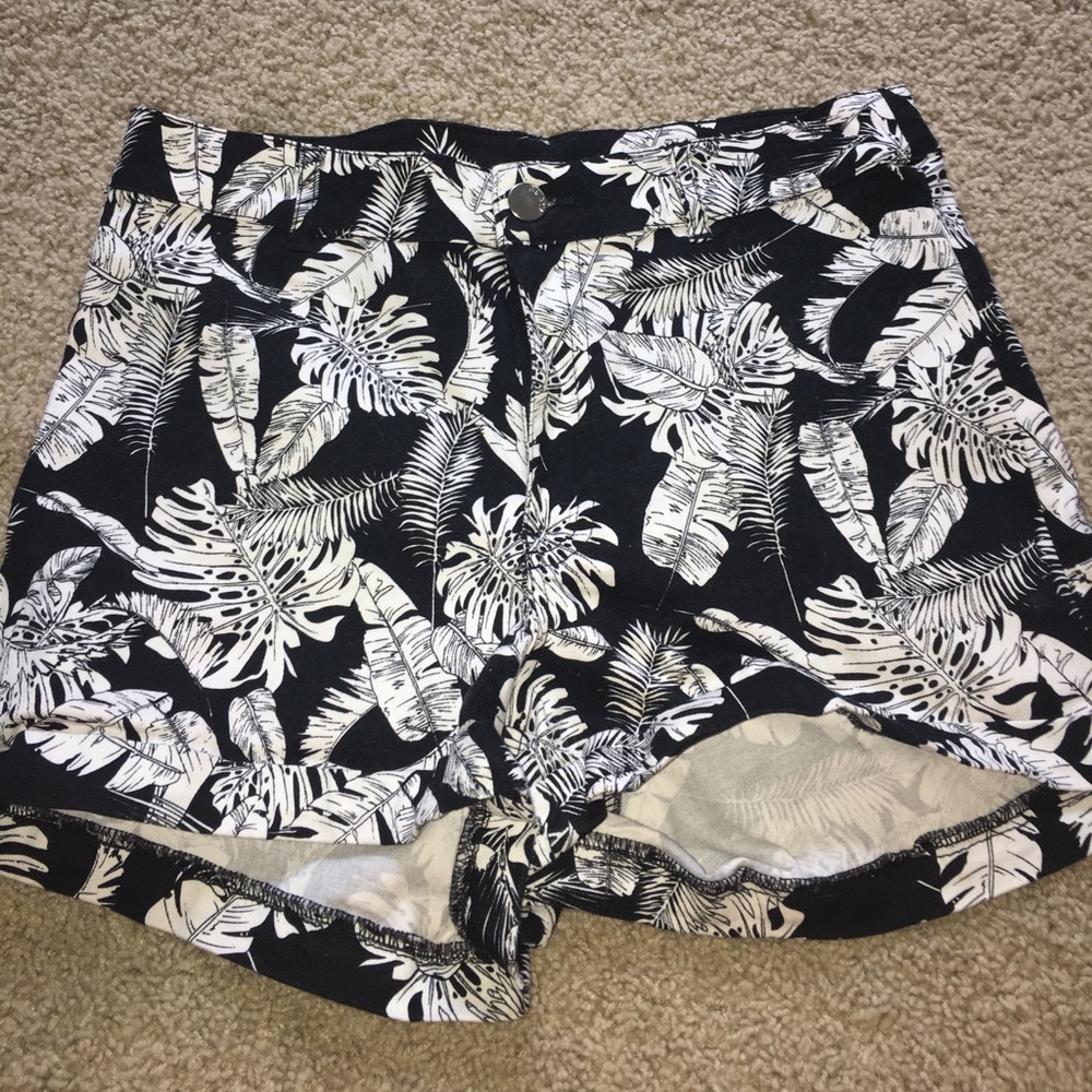 Flower jean shorts