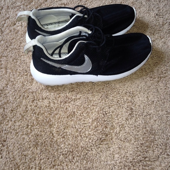 Nike Roshe's - Picture 2 of 2