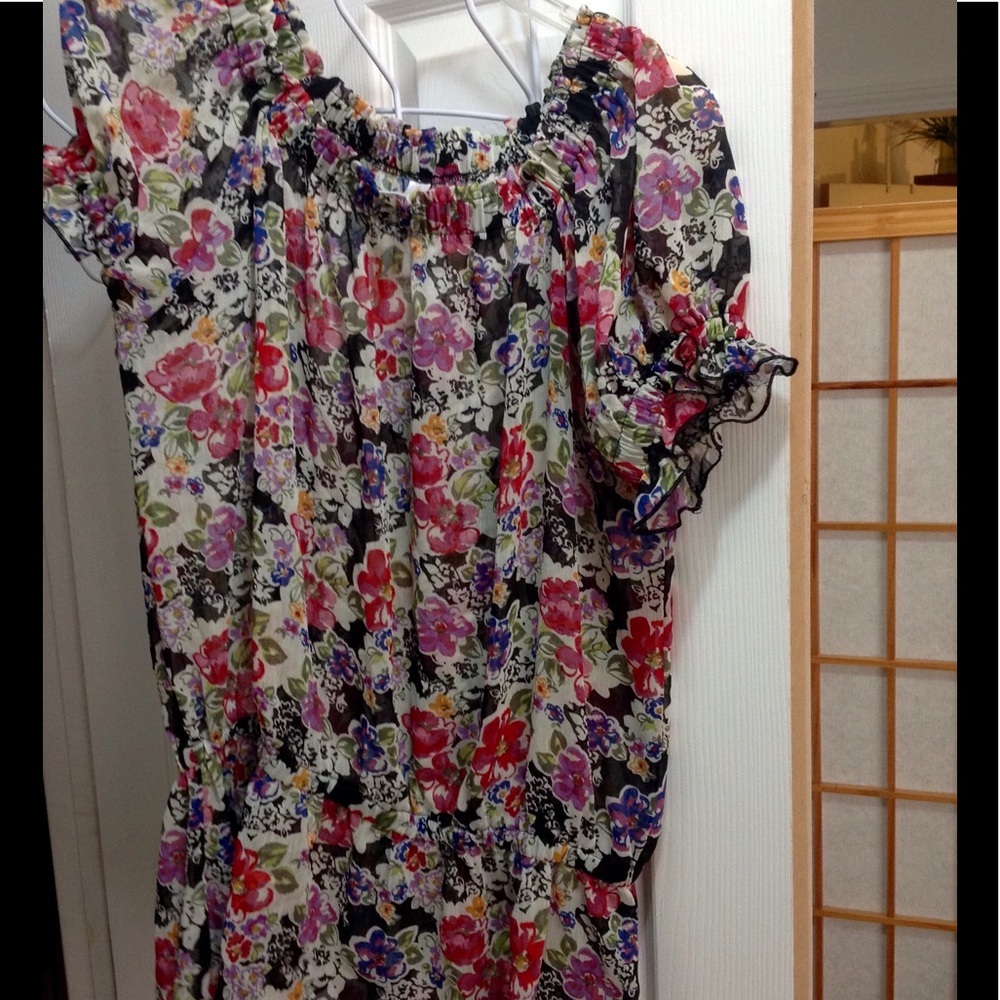 On/Off shoulder short sleeve flowered poly blouse.
