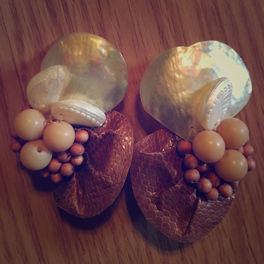 Delicate seashell vintage clip on earrings