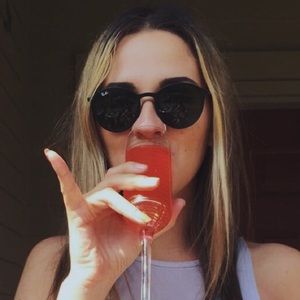 Meet your Posher, Claire