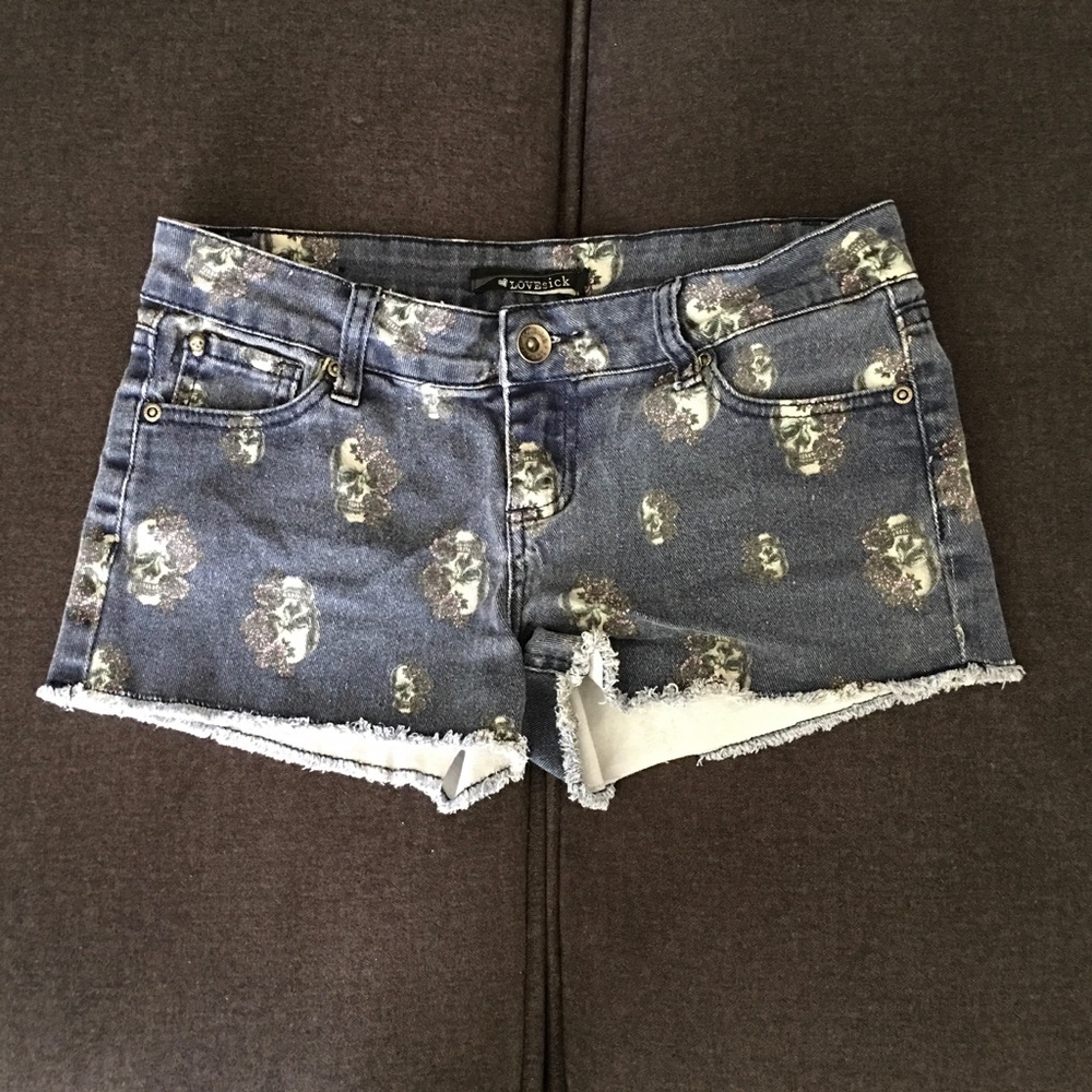 Cute blue jr's jean shorts with prints.