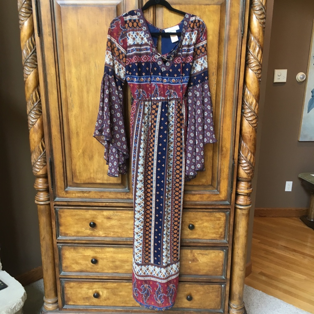 Long Free People-esque dress with flowing sleeves