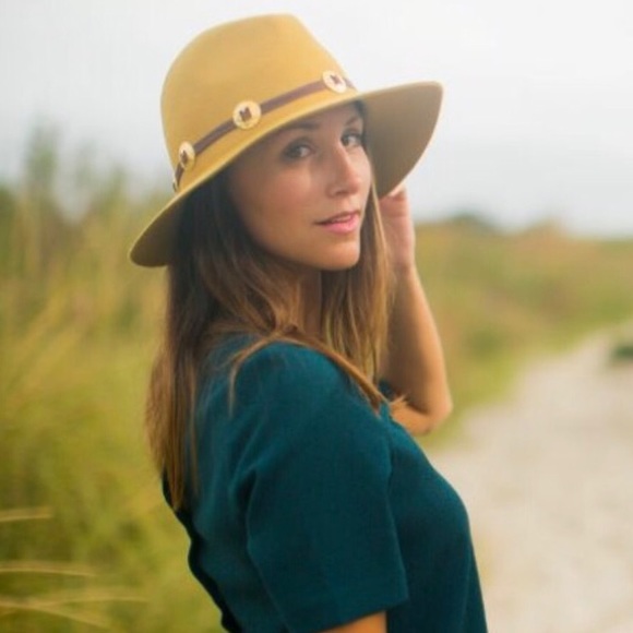 Meet your Posher, Marissa - Picture 1 of 1
