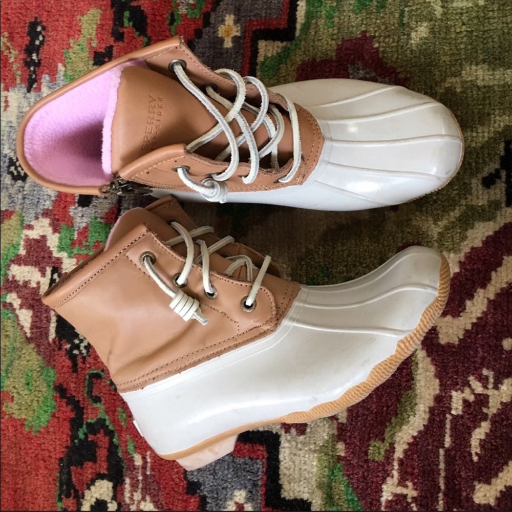Woman's size 5 pink Sperry boot