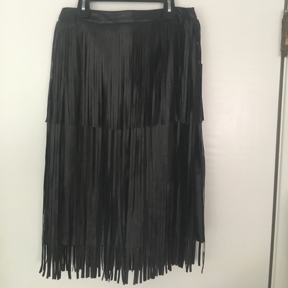 Leather skirt with fringe