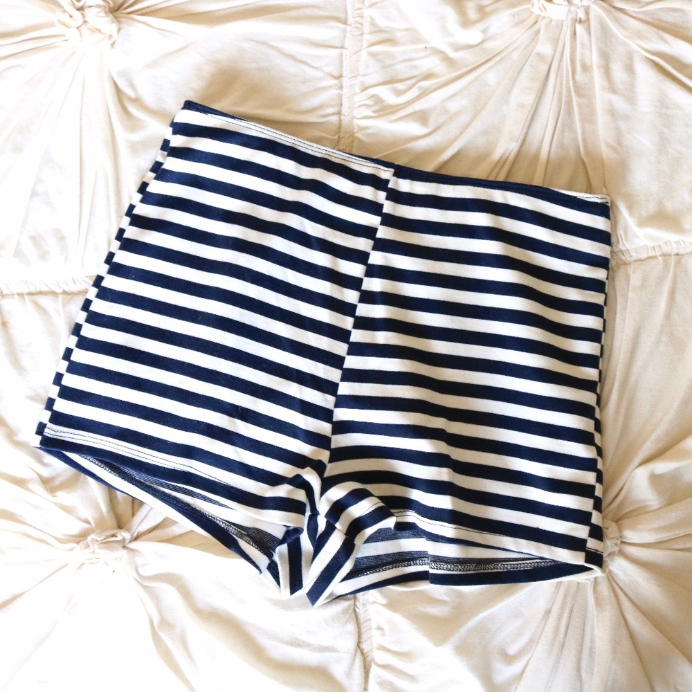 NEVER WORN Boutique Navy & White Striped Shorts