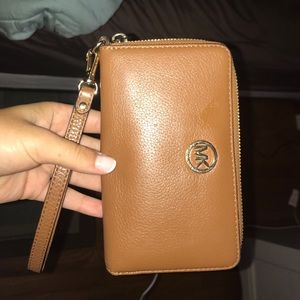 Michael kors wristlet
