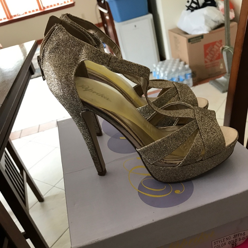 Paprika platform gold sparkle heels size 7.5