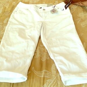 Brand new Lane Bryant white capris