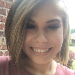 Meet your Posher, Caitlyn