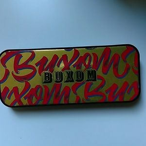 Buxom palette with 3 shadows