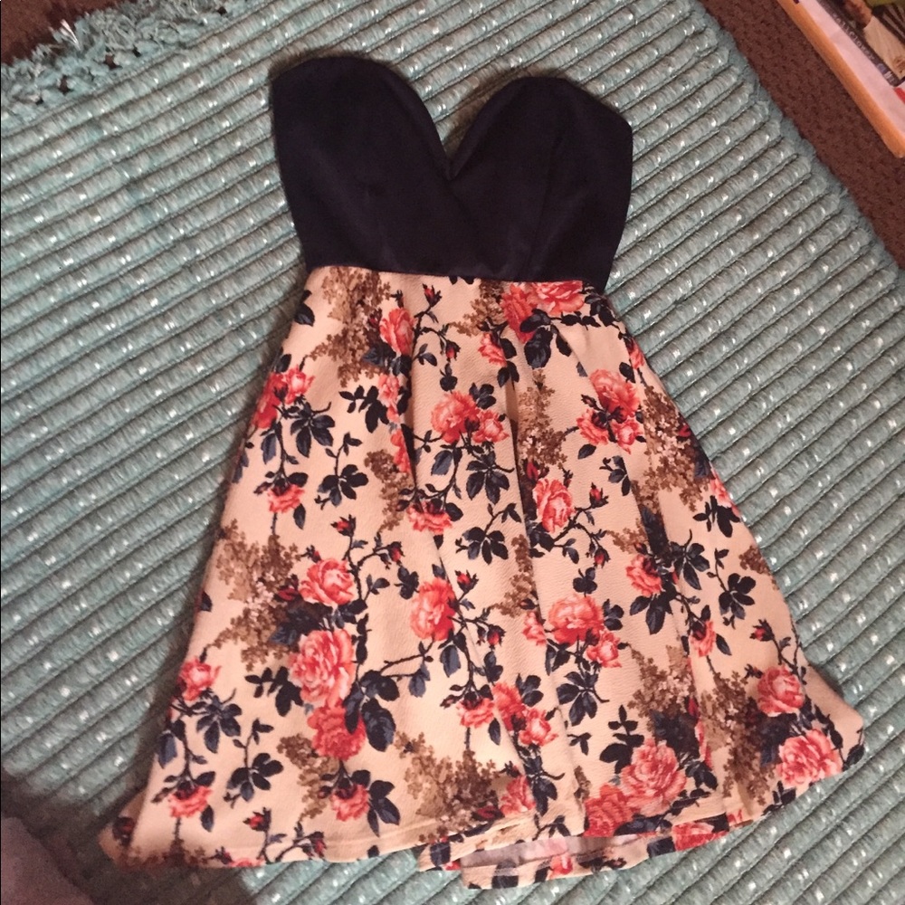 Super cute floral summer dress !
