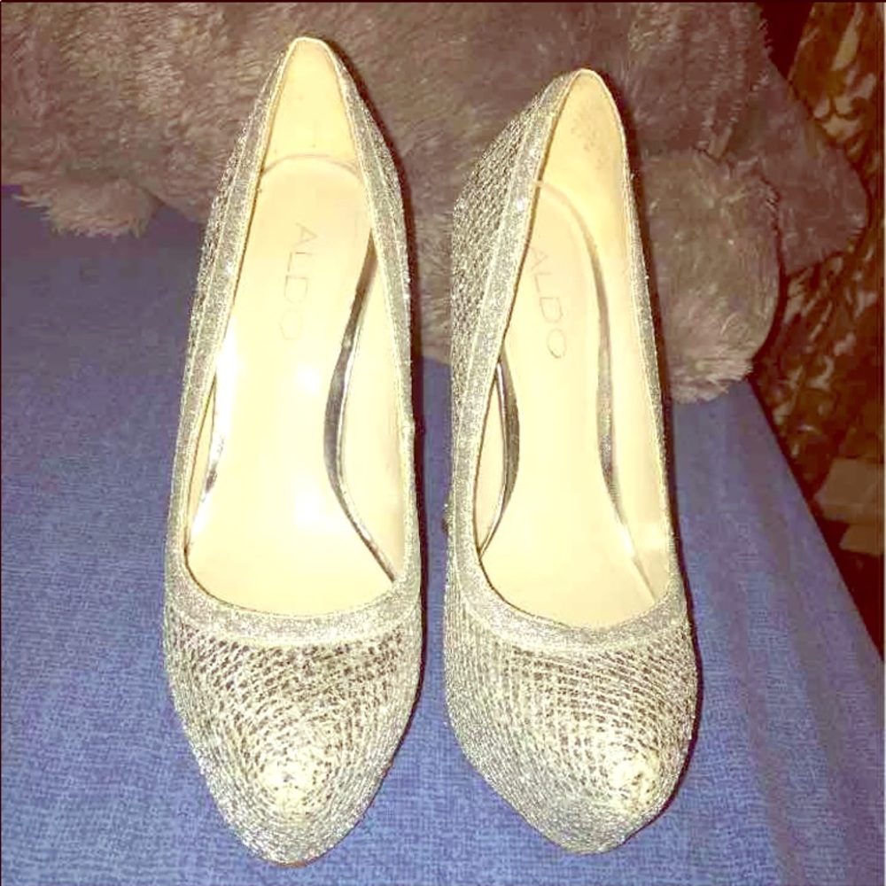 NWOT SZ: 5.5
