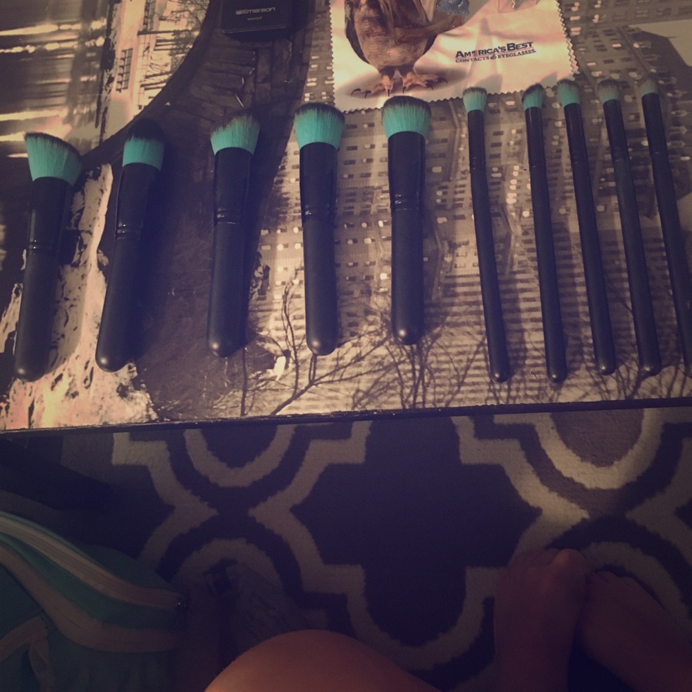 Like New Make Up Brush Set