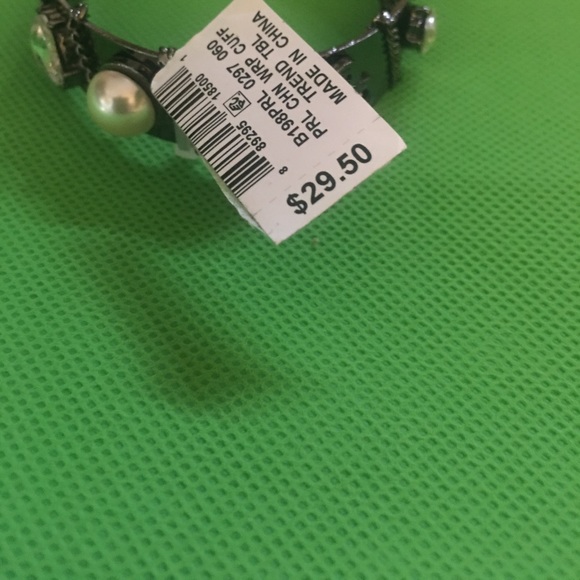 I. N. C. Cuff  with deferent cain of stones  7" - Picture 3 of 3