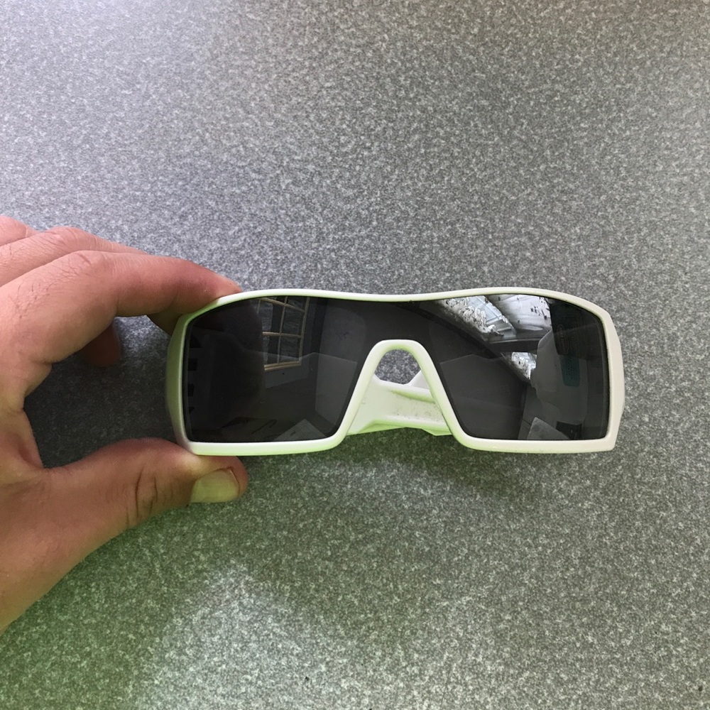 White Oakley Sunglasses, Oil Rig (T. Payne) Style
