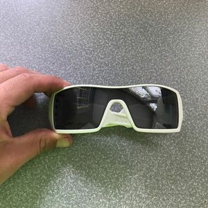 White Oakley Sunglasses, Oil Rig (T. Payne) Style