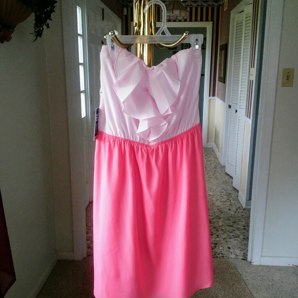 Strapless Express light pink ruffle bust with a