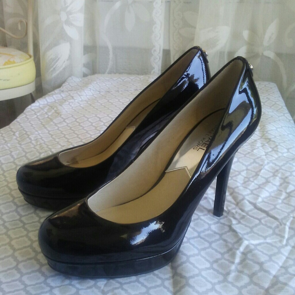 Michael Kors Black Pumps