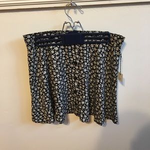 Highwaisted flowy skirt