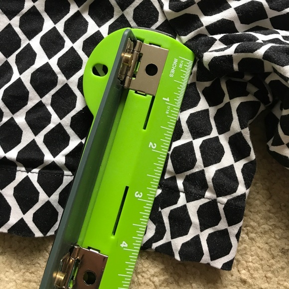 Banana Republic Patterned Shorts - Picture 4 of 4