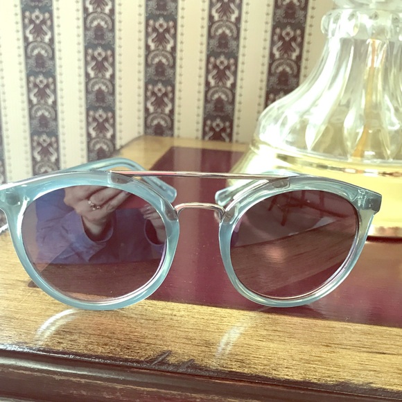 Vince Camuto sunglasses - Picture 2 of 4