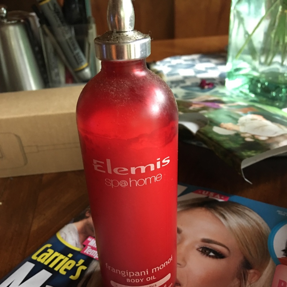Frangipani monoi body oil Vogues top 100!