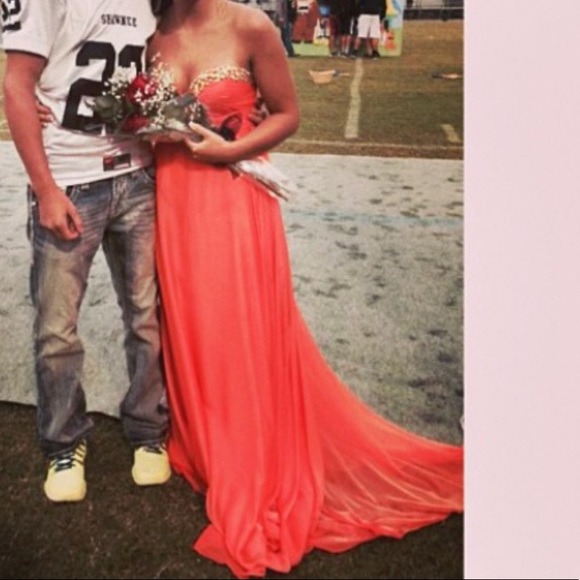 Prom or Homecoming Dress - Picture 1 of 3