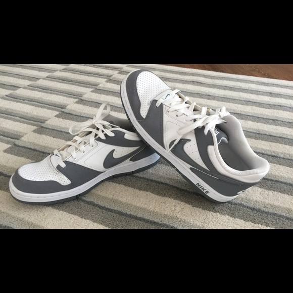 Nike White & Gray Low Tops 10.5 - Picture 1 of 4