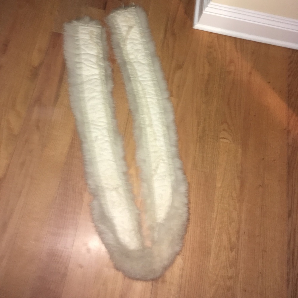 Beautiful fur scarf - Picture 3 of 4