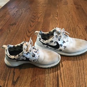 Nike roshe's with lots of life left!