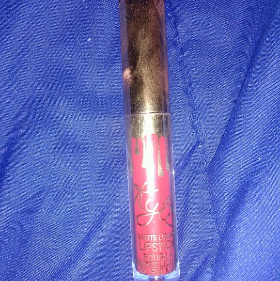 Kylie Cosmetics - Picture 1 of 2