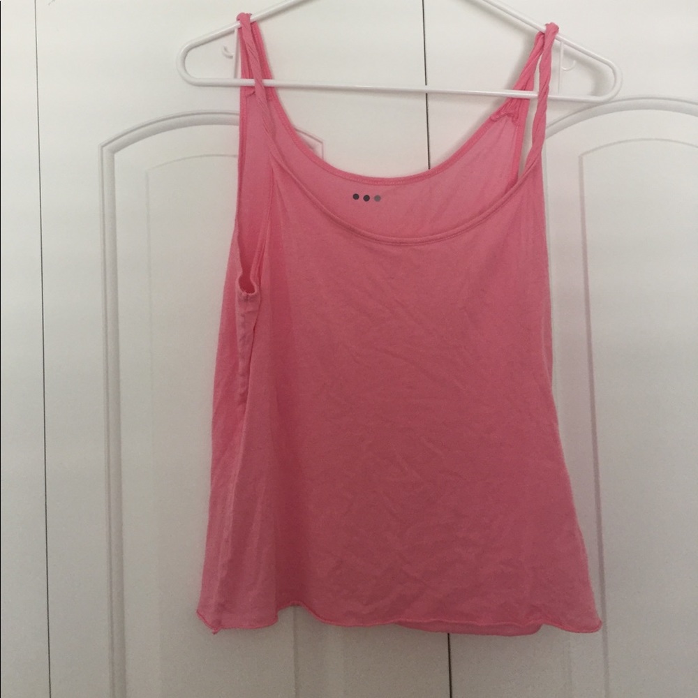 Cute tank top! Very light