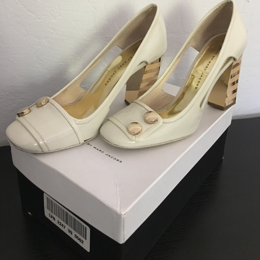Marc by Marc Jacobs Cream and Gold Pumps