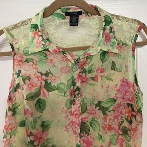 Timing sleeveless blouse