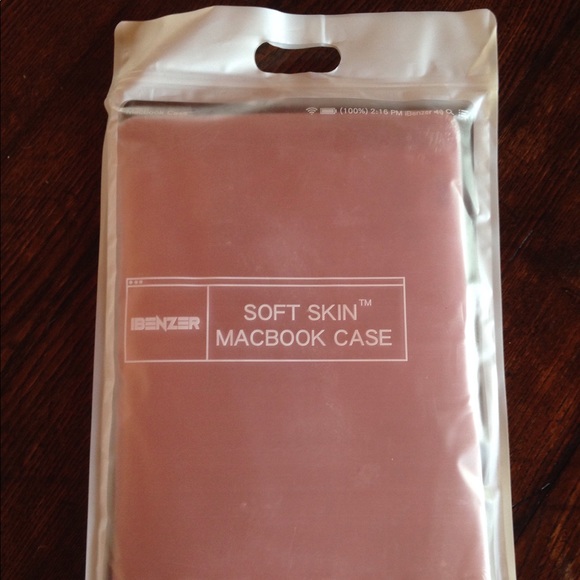 BRAND NEW MacBook Pro case and keyboard cover - Picture 2 of 3