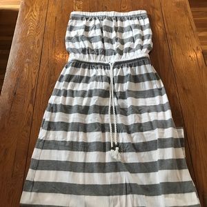 Grey and white Gap maxi
