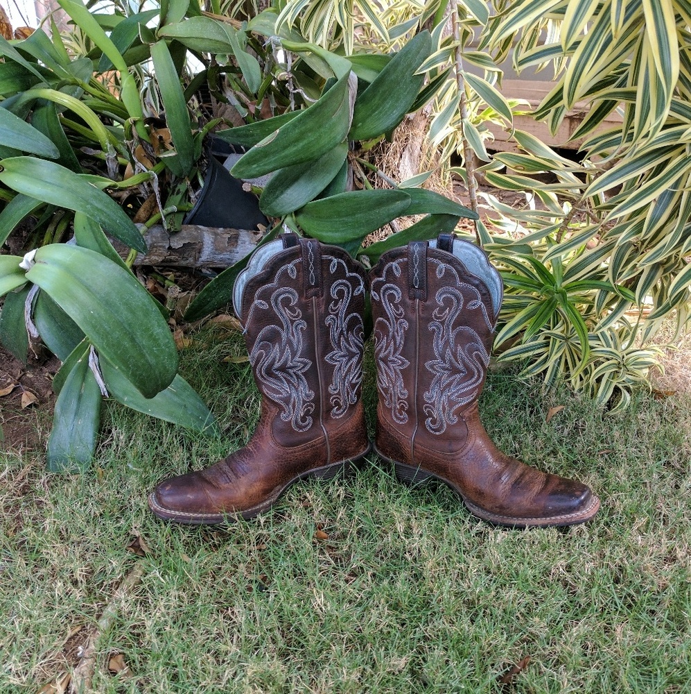 Ariat cowgirl boots
