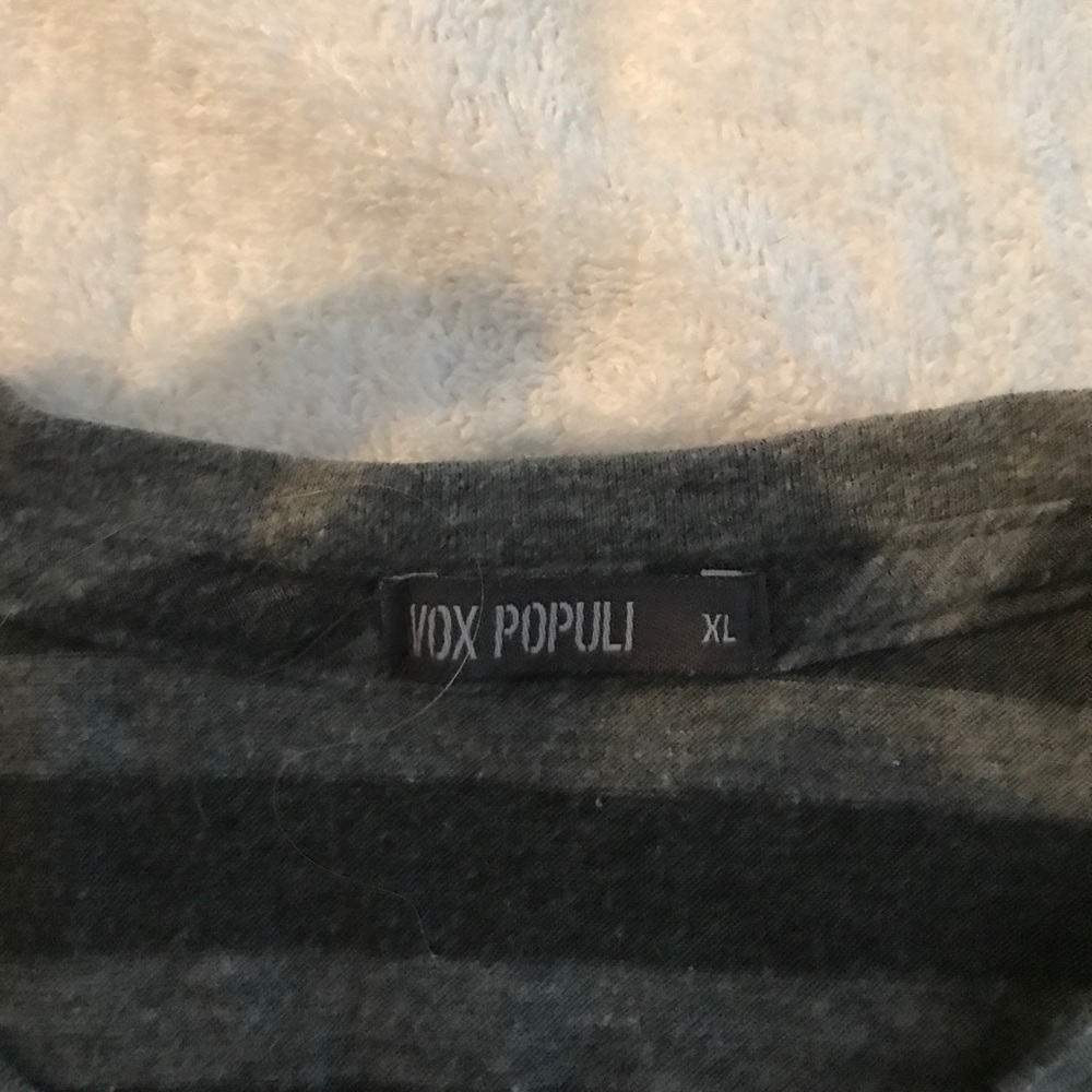 V-Neck T-shirt - Picture 2 of 3