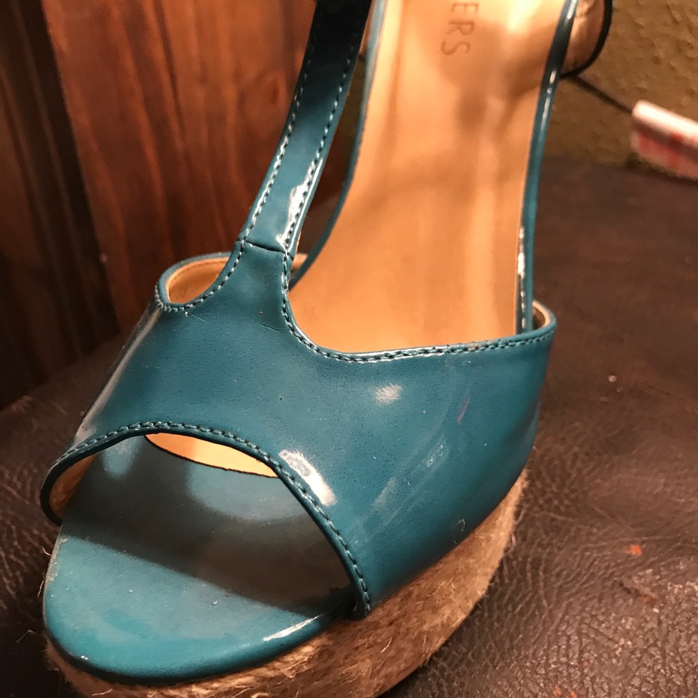 Size 38. Like new. Teal platforms